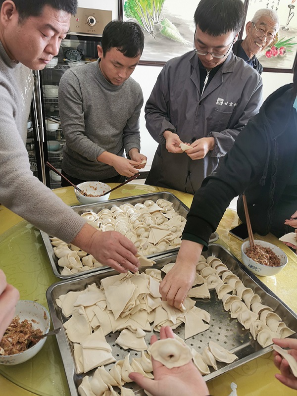 開展“情暖冬至日 餃子暖人心”主題活動